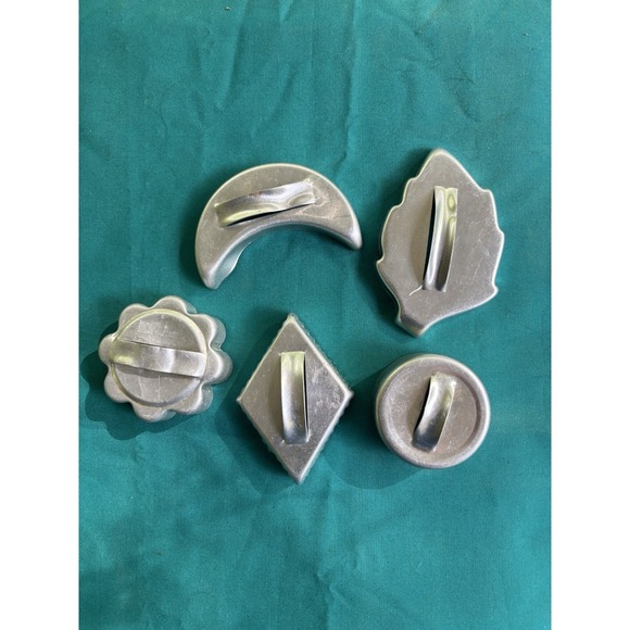 The Unbranded Brand Other - Vintage 1960s Cookie Cutters Aluminum Moon Leaf Diamond Circle Flower 2-3"